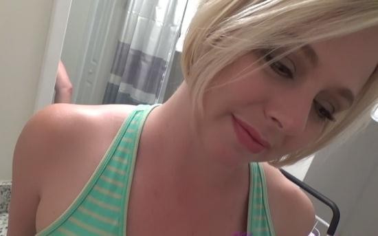 Mom Comes First/Clips4Sale - Brianna Beach - Mother's Helping Hand (FullHD/1080p/1.89 GB)