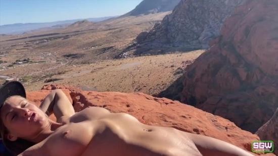 Porn - SparksGoWild - Hiking and Blowjobs in Red Rock Canyon (FullHD/1080p/457 MB)