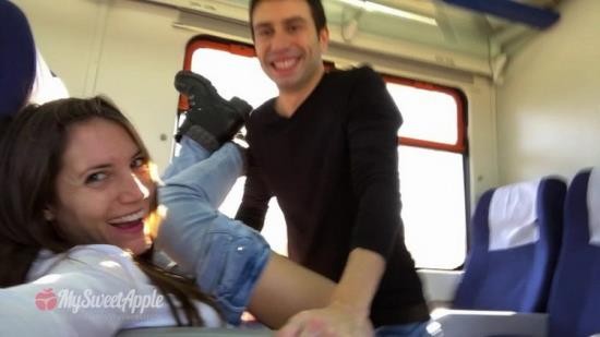 OnlyFans - MySweetApple - Amateur Couple Fucking on a Train with Facial (FullHD/1080p/1.12 GB)