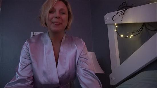 Clips4Sale - Brianna Beach - Mother, Son Get Ready for Bed (FullHD/1080p/1.78 GB)