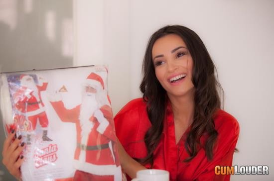 Ex-Girlfriends/CumLouder - Alyssia Kent - Anal present for Christmas (FullHD/1080p/1.89 GB)