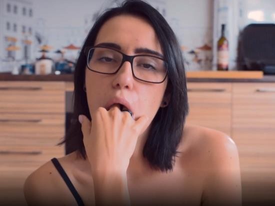 Onlyfans - Kiss Cat - Sexy Brunette Play with Neighbour s Cock to get Facial on Glasses (UltraHD 4K/2160p/1.75 GB)