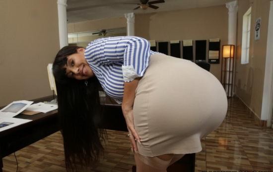 AssParade/BangBros - Mercedes Carrera - Our secretary has a big ass! (HD/720p/747 MB)