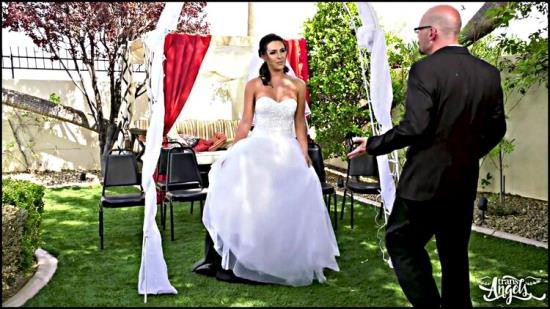 TransAngels - Chanel Santini - Chanel Santini Here Cums The Bride (HD/720p/506 MB)