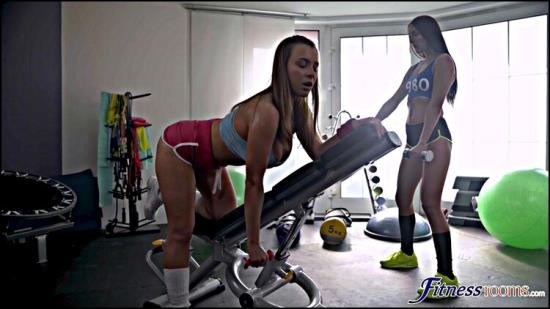 Fitnessrooms - Josephine Jackson, Katy Rose - Trepassing gym girls hot threesome (HD/720p/566 MB)