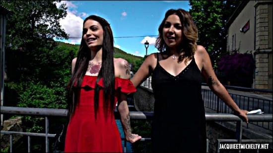 JacquieEtMichelTV.net/Indecentes-Voisines - Caro, Clara Mia - Warmth In Sollies-Pont With Caro And Clara (FullHD/1080p/1.14 GB)