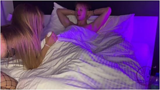 ModelHub - Bunny Rabbits - Sexy Blonde Couldn t Resist In Front Of The Boner And Wanted Passionate Sex (FullHD/1080p/165 MB)