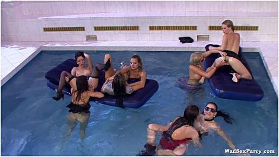 MadSexParty/Tainster - Unknown - Pool Party Pussy Eaters Part 3 (FullHD/1080p/1.38 GB)