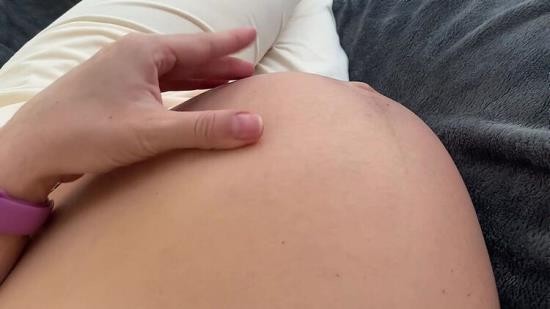 ManyVids - Molly Sweet - 36 37 Weeks Pregnant Babe Kicks Belly (HD/720p/404 MB)
