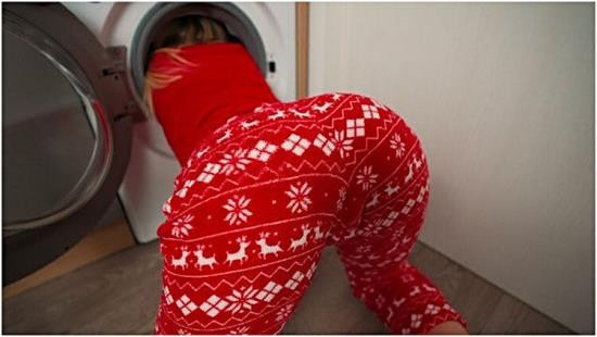 PornHub - Christmas Gift for Step Son - Step Mom Stuck in Washing Machine! (FullHD/1080p/383 MB)