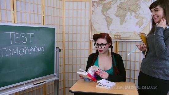 Clips4sale - Ludella Hahn - Draining The Bitchy Nerds Brain (HD/720p/308 MB)