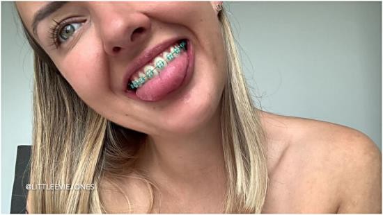 Manyvids - Evie Jones - Hd Braces Cutie Gives 3 Messy Bjs (FullHD/1080p/1.52 GB)