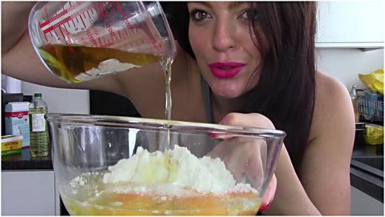 PissPlay - Unknown - How Not To Make a Pee Cake (FullHD/1080p/1002 MB)