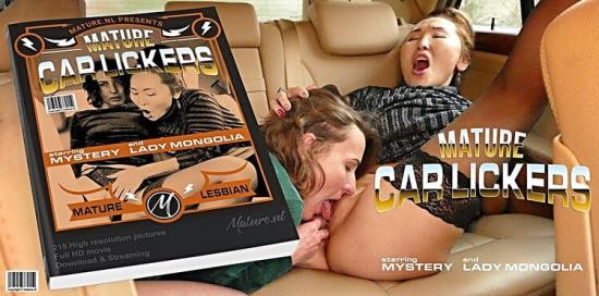 Mature.nl - Lady Mongolia (51), Mistery (32) - They lick eachother in a car and in the bathroom / 13614 (Full HD/1080p/2.42 GB)