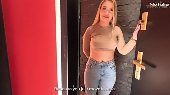 PornHub - Naughty Blonde Wees New Neighbor With Her Pussy (FullHD/1080p/288 MB)
