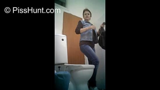 PissHunt - Pissing - 8 (FullHD/1080p/50.6 MB)