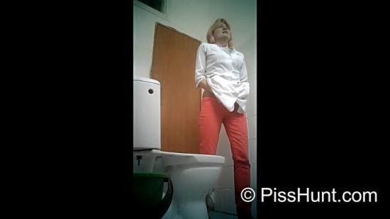 PissHunt - Pissing - 22 (FullHD/1080p/46.6 MB)