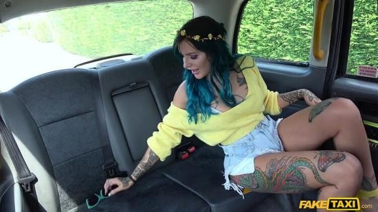 FakeTaxi/FakeHub - Alexxa Vice: Ass to mouth with tattooed babe (HD/720p/578 MB)