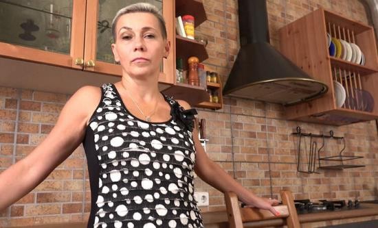 Mature.nl - Kira 52yo : Hairy Housewife Fingering Herself (FullHD/1080p/1.36 GB)