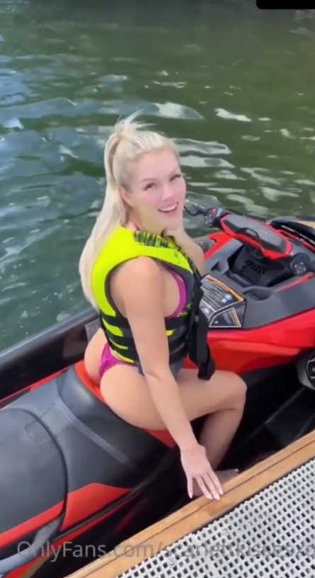 Onlyfans - ScarlettKissesXO Jet Skiing Sex Tape Video Leaked (FullHD/1080p/146 MB)