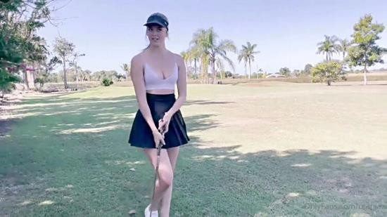 Onlyfans - Aussie UtahJaz Having Sex With Her Boyfriend On The Golf Field (FullHD/1080p/586 MB)