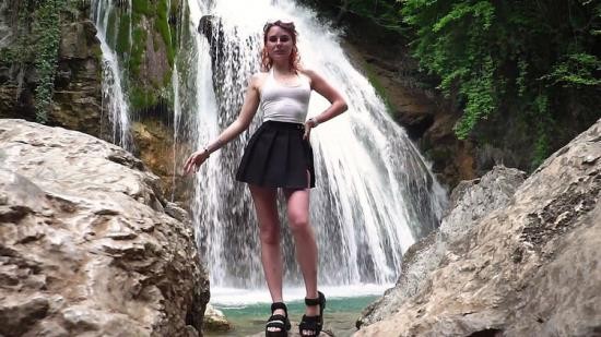 Pornhub - Sex Date at the Waterfall Ended with Blowjob in Public NASHIDNI (FullHD/1080p/207 MB)