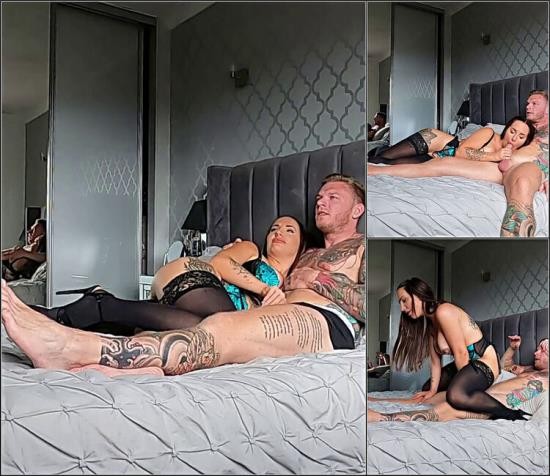 ModelHub - Jess and mike - Watching Threesome Porn Together For The First Time!! (FullHD/1080p/442 MB)