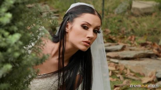 BrazzersExxtra/Brazzers - Runaway Bride Needs Dick : Jazmin Luv (FullHD/1080p/900 MB)