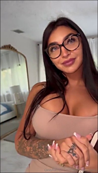 Onlyfans - Emily Rinaudo - Homemade BG Sextape With Multiple Cumshots  (FullHD/1080p/152 MB)