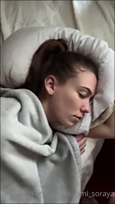 Onlyfans - Naomi Soraya Getting Fuck While Sleeping (FullHD/1080p/39.7 MB)