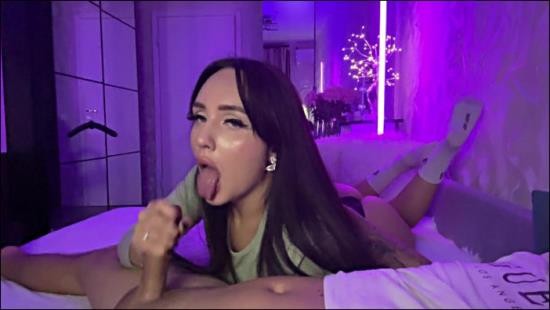 PornHub - Amgbombaaa - The Guy Caught Me Watching Porn And Fucked My Mouth (FullHD/1080p/370 MB)