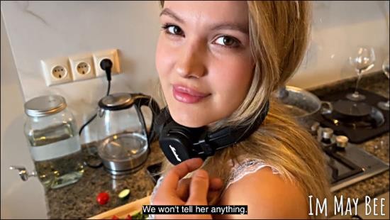 PornHub - ImMayBee - Cheating On My Wife With a Young Housemaid. Fucked In The Kitchen And Cum In Mouth (FullHD/1080p/790 MB)