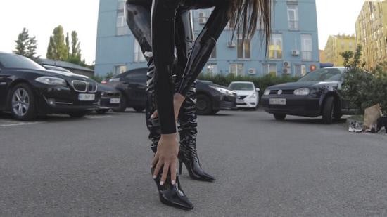 MyLatexBabe - Alina Latex and Boots (HD/720p/194 MB)