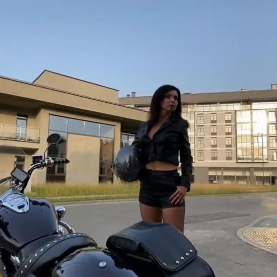 MyLatexBabe - Inna Bikerchick and Vinyl Catsuit (SD/660p/169 MB)