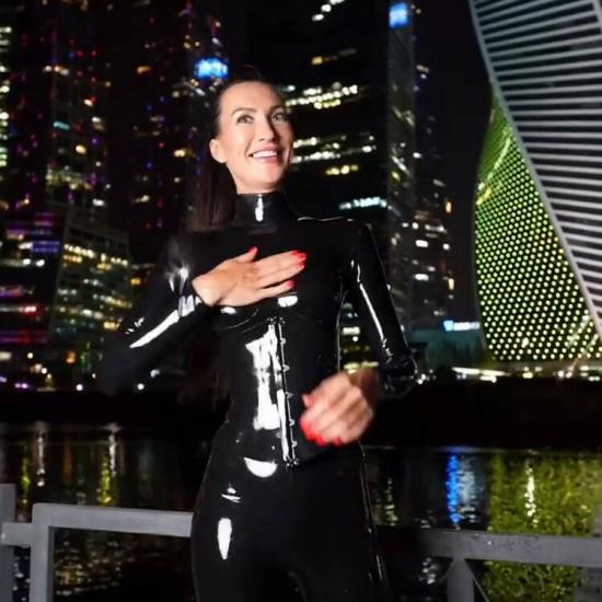 MyLatexBabe - Super Molly Latex Girl In The Night Photoshoot ASMR (SD/680p/159 MB)