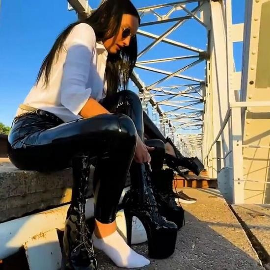 MyLatexBabe - Svetlana and Ksy Railway Bridge At Sunset (SD/686p/116 MB)