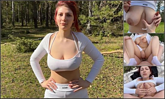 PornHub - A Strange Girl Met Me Just For Sex And Asked Me To Fuck Her Right In The Woods (FullHD/1080p/674 MB)