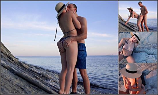 Pornhub - No Barriers To Love. A Young Couple Wants Public Sex And Fucks Right On The Beach (FullHD/1080p/362 MB)