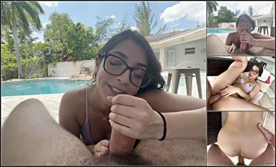 Onlyfans - Madison Wilde Had Some Pool Side Fun With @xbrianomallyx (FullHD/1080p/1.08 GB)