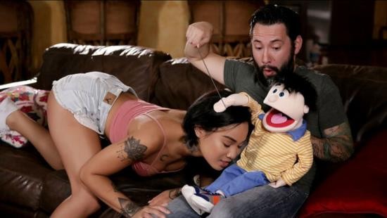 FamilyHookups - Honey Gold Letting My Fake Niece Down (FullHD/1080p/3.07 GB)