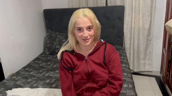 Onlyfans - RUBIA DE 18 ANOS HACE LO QUE SEA PARA PODER SALIR CON SU NOVIO Ashleysoy (FullHD/1080p/762 MB)