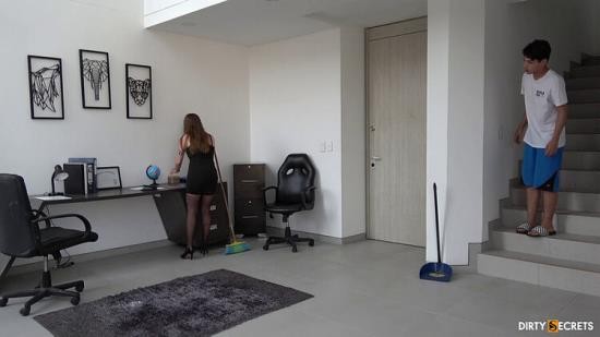 Onlyfans - I CHEATED ON MY STEPMOTHER AND ENDED UP FUCKING HER Hannah Miller (FullHD/1080p/551 MB)