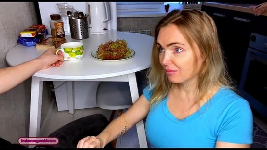 Onlyfans - Champion s Breakfast Is An Omelette From My Hot Stepmom Annette Milf (FullHD/1080p/109 MB)