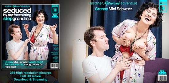 Mature.nl - Mini Schwarz Is a Horny Facesitting Granny That Wants Her Stepgrandson s Hard Cock In Her: Mini Schwarz (62), Ray Adler (34) (FullHD/1080p/1.31 GB)