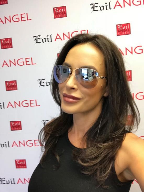 Onlyfans - Lisa Ann Clip 0glum47e233sd94uy057gi (SD/480p/359 MB)
