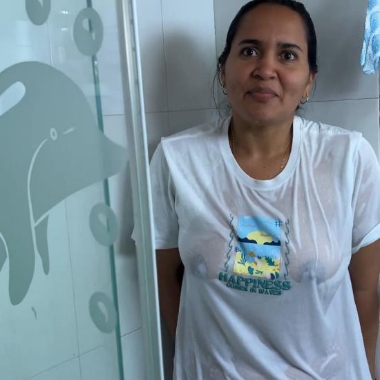 Onlyfans - POV I Discover My Stepmother Masturbating In The Shower And I Fuck Her Before My Father Arrives Vanessa Latina (FullHD/1080p/257 MB)