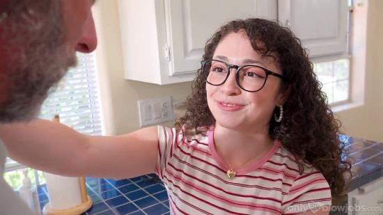 OnlyTeenBlowjobs - Pixie Smalls : Swallowing The Handyman s Cock (FullHD/1080p/272 MB)