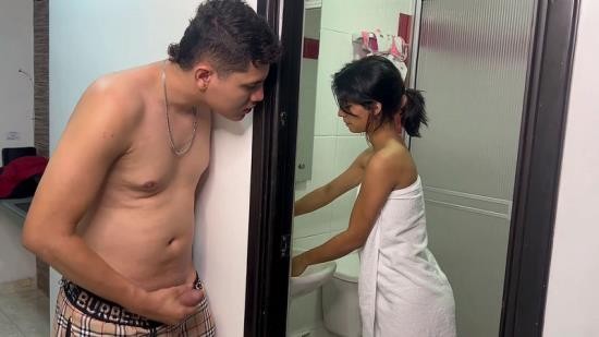 Onlyfans - I Spy On My Little Stepsister While She Takes a Shower Then I Fuck Her So Hard That She Squirts Julianapalvin (FullHD/1080p/158 MB)