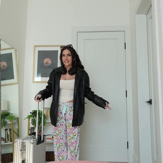 Onlyfans - Sharing a Bed With My Best Friends Girl i Always Wondered What Your Dick Feel Like x Jak Knife Effycutie (FullHD/1080p/358 MB)