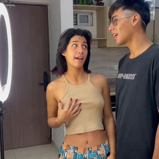 Onlyfans - Mi Hermanastra De 18 Quiere Ser Influenciadora Julianapalvin (FullHD/1080p/219 MB)